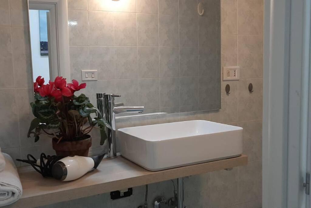 Caterina San Lorenzo 2camere Apartment Rome